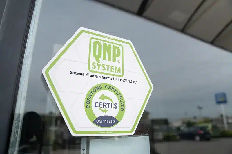 showroom-con-posa-certificata